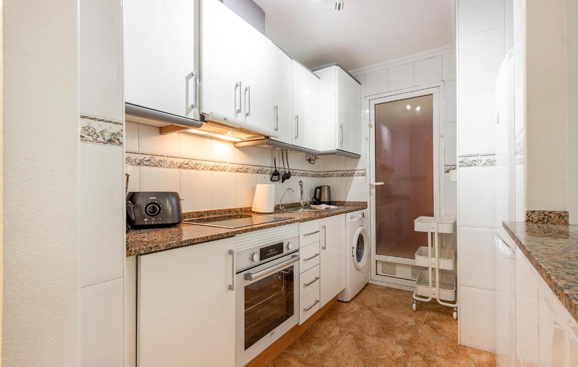 Amazing Apartment In Torrevieja With Kitchen Luaran gambar