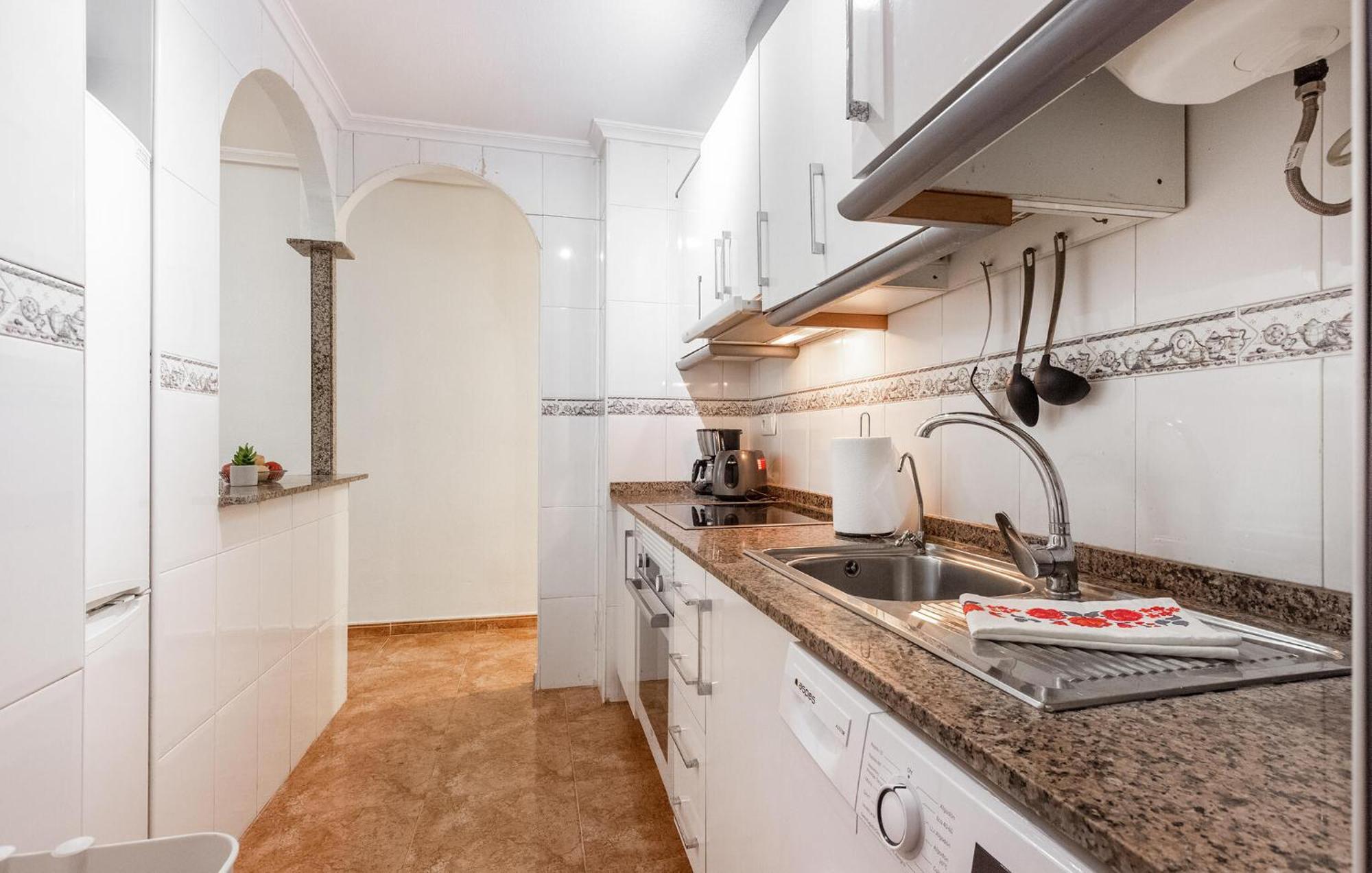 Amazing Apartment In Torrevieja With Kitchen Luaran gambar