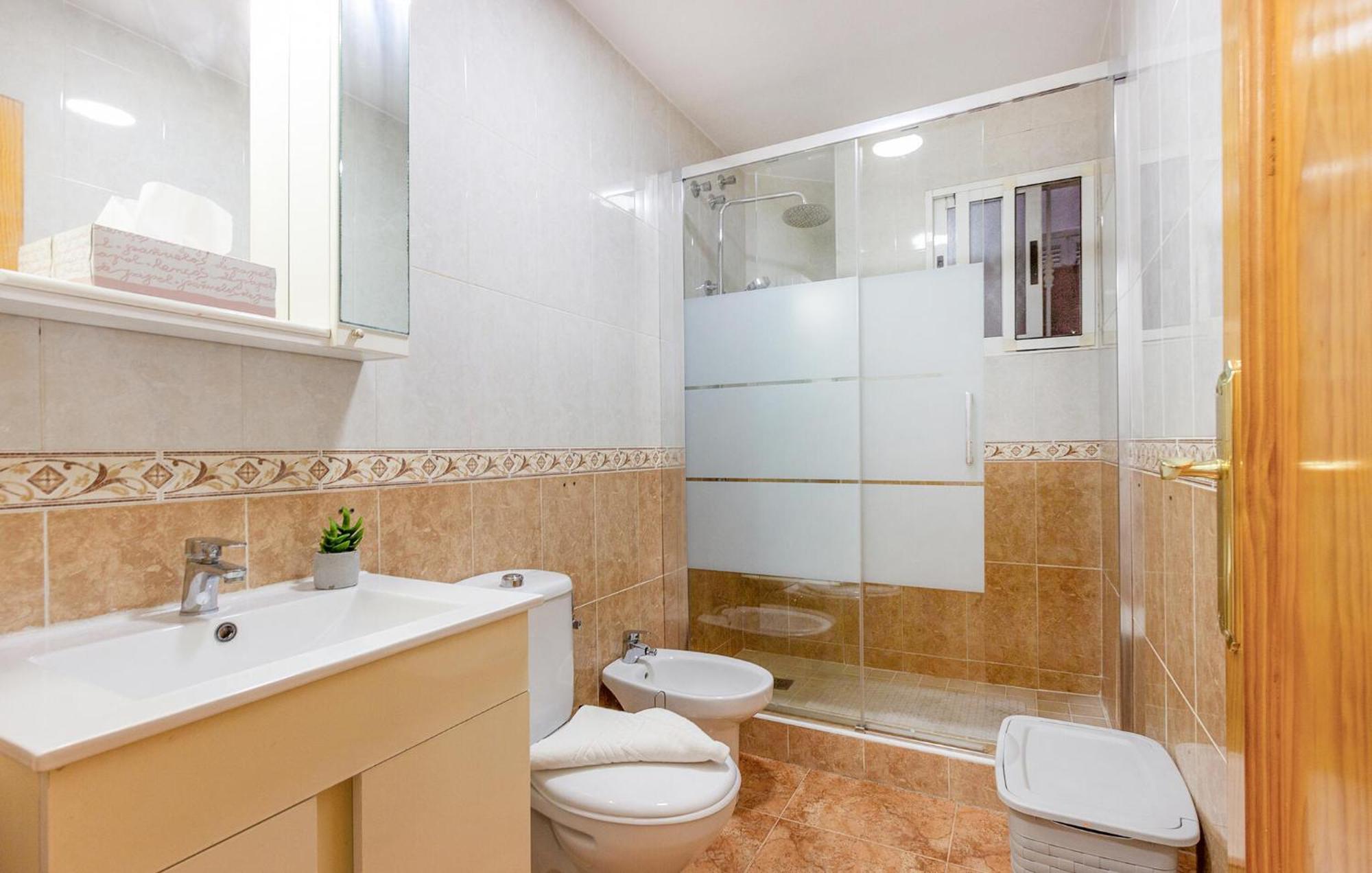 Amazing Apartment In Torrevieja With Kitchen Luaran gambar
