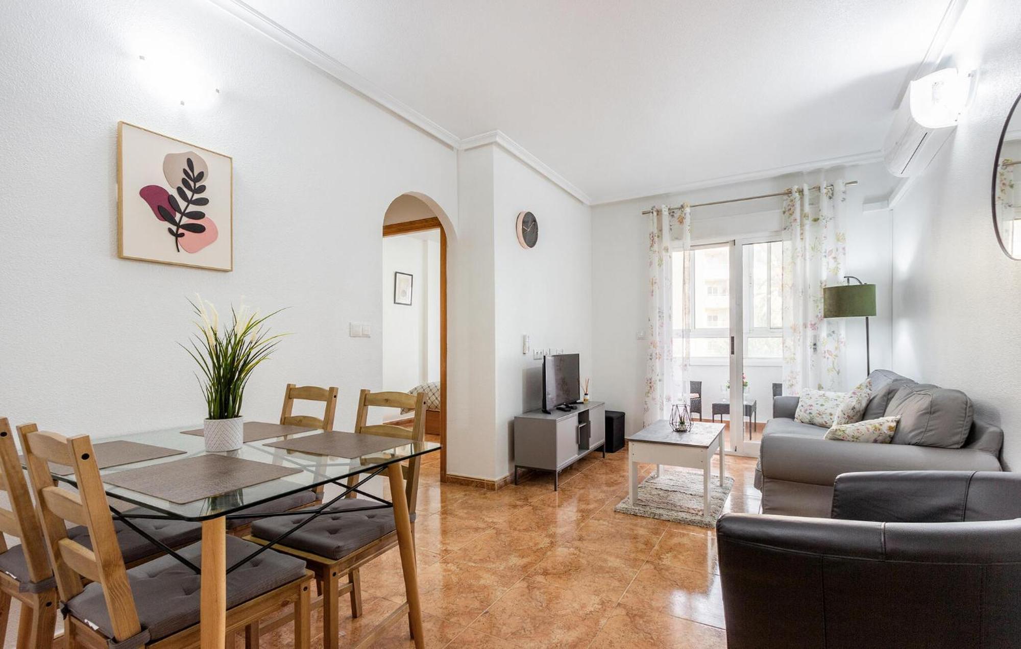 Amazing Apartment In Torrevieja With Kitchen Luaran gambar