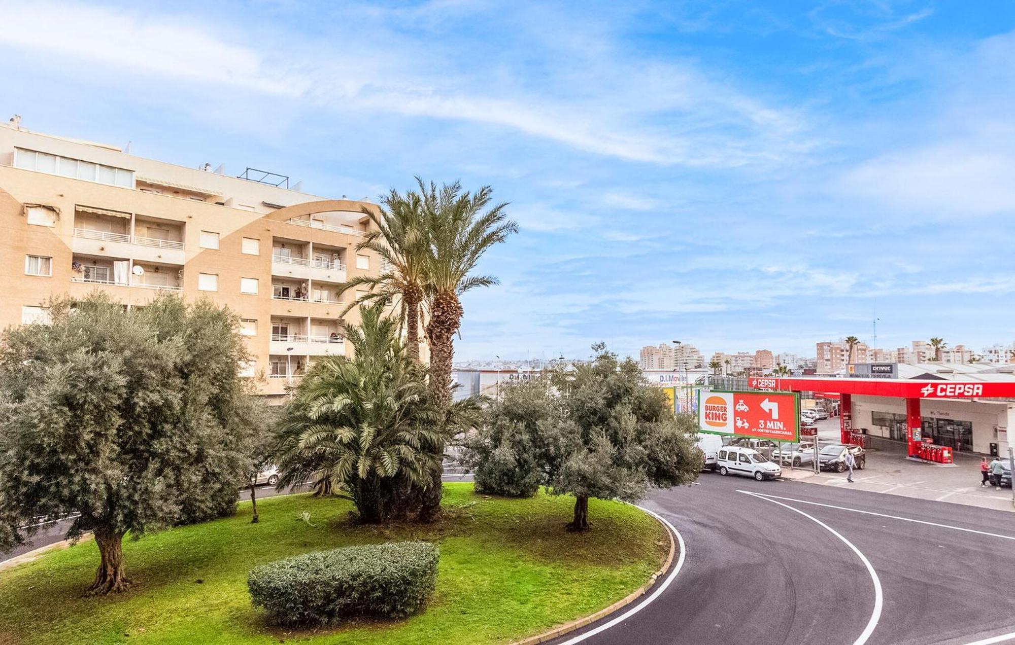 Amazing Apartment In Torrevieja With Kitchen Luaran gambar