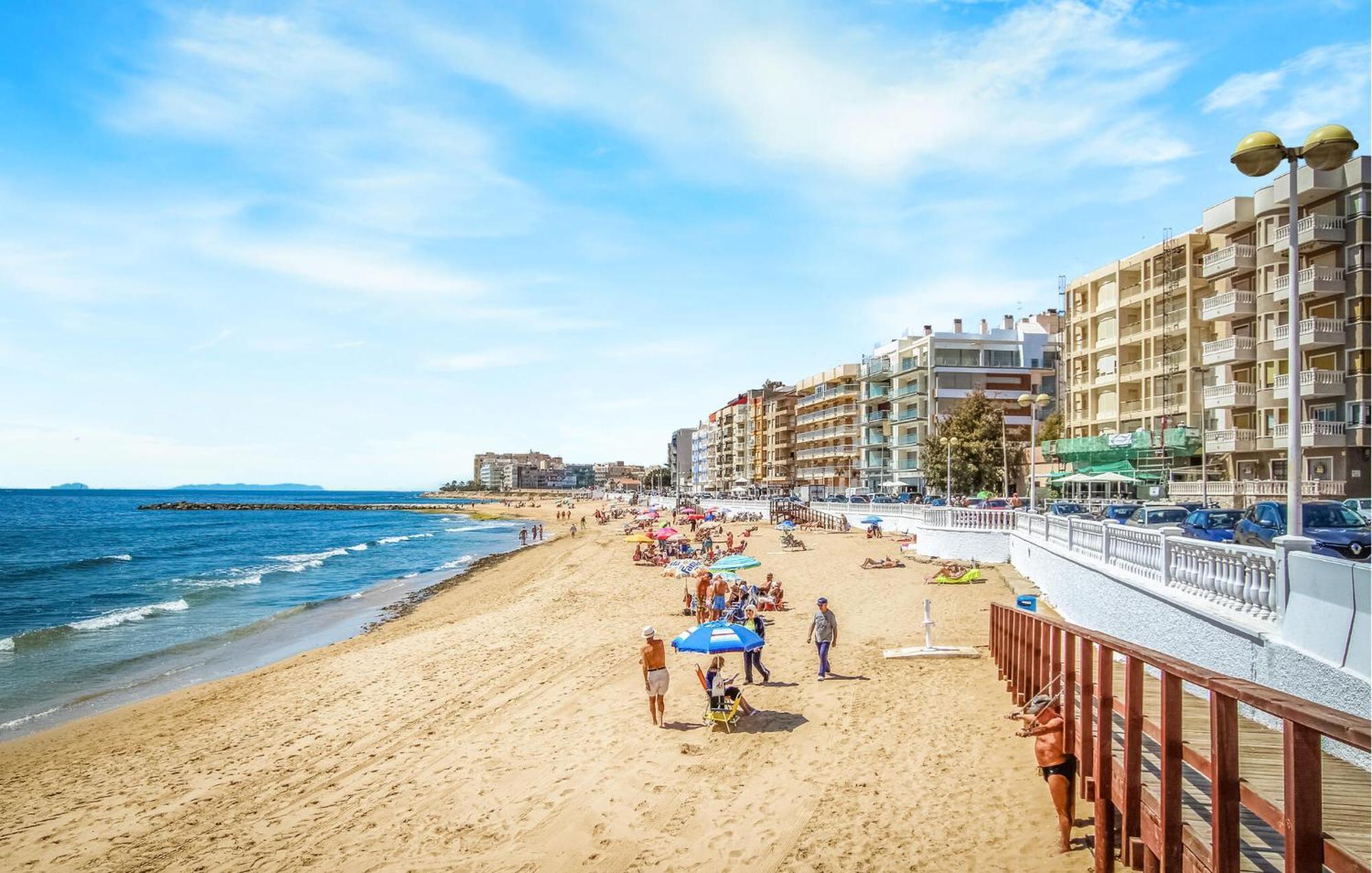 Amazing Apartment In Torrevieja With Kitchen Luaran gambar