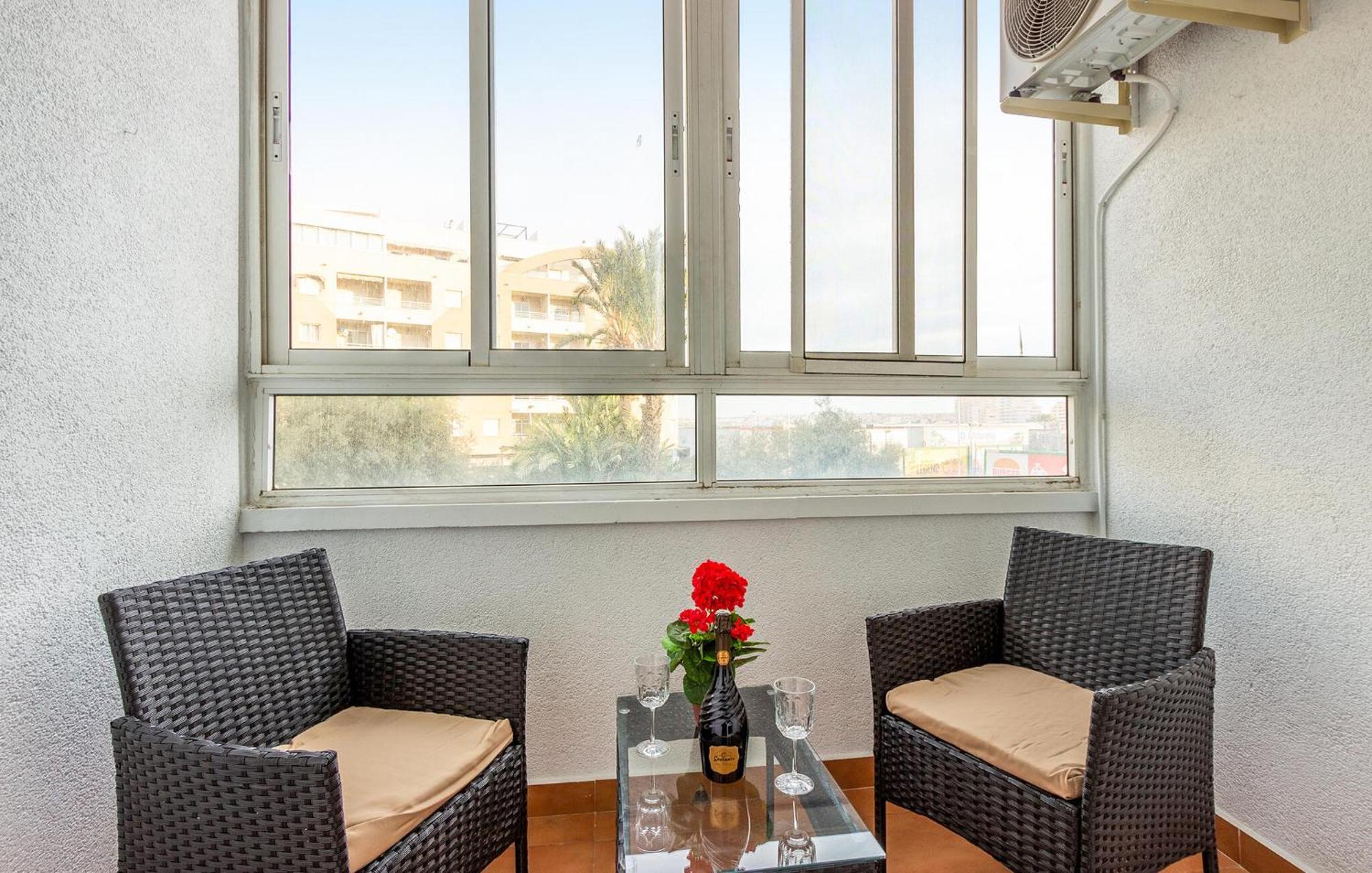 Amazing Apartment In Torrevieja With Kitchen Luaran gambar