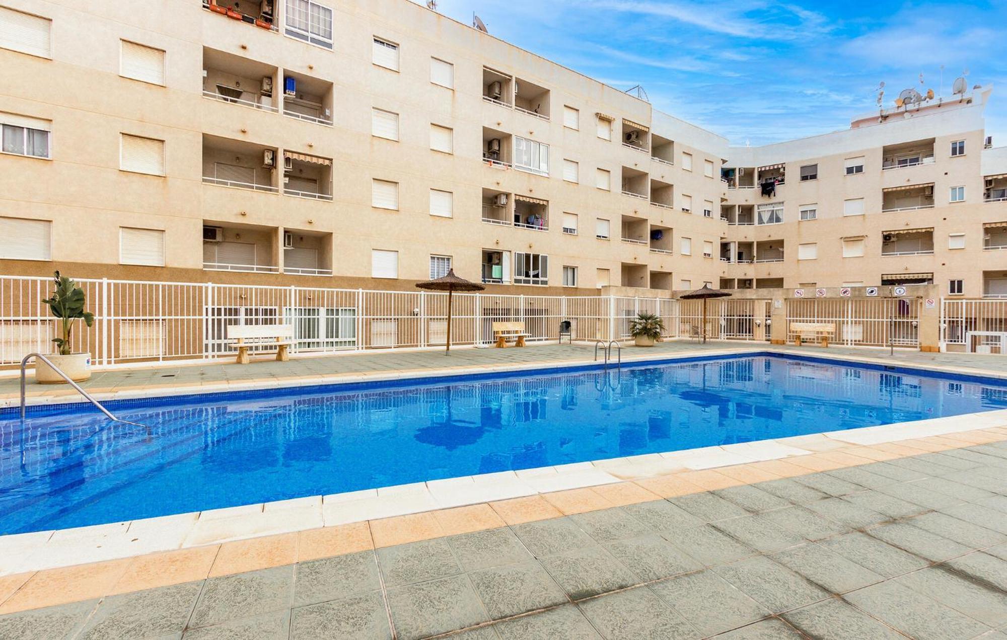 Amazing Apartment In Torrevieja With Kitchen Luaran gambar