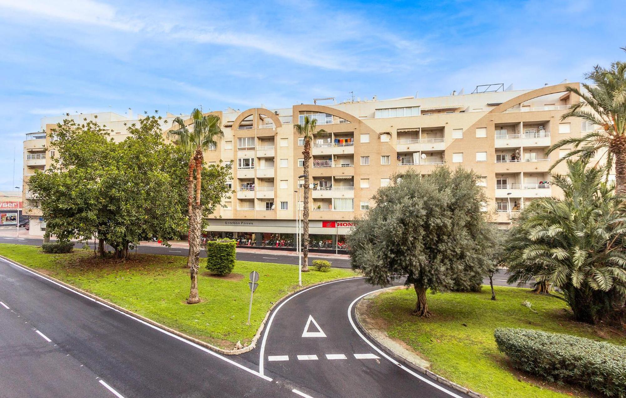 Amazing Apartment In Torrevieja With Kitchen Luaran gambar