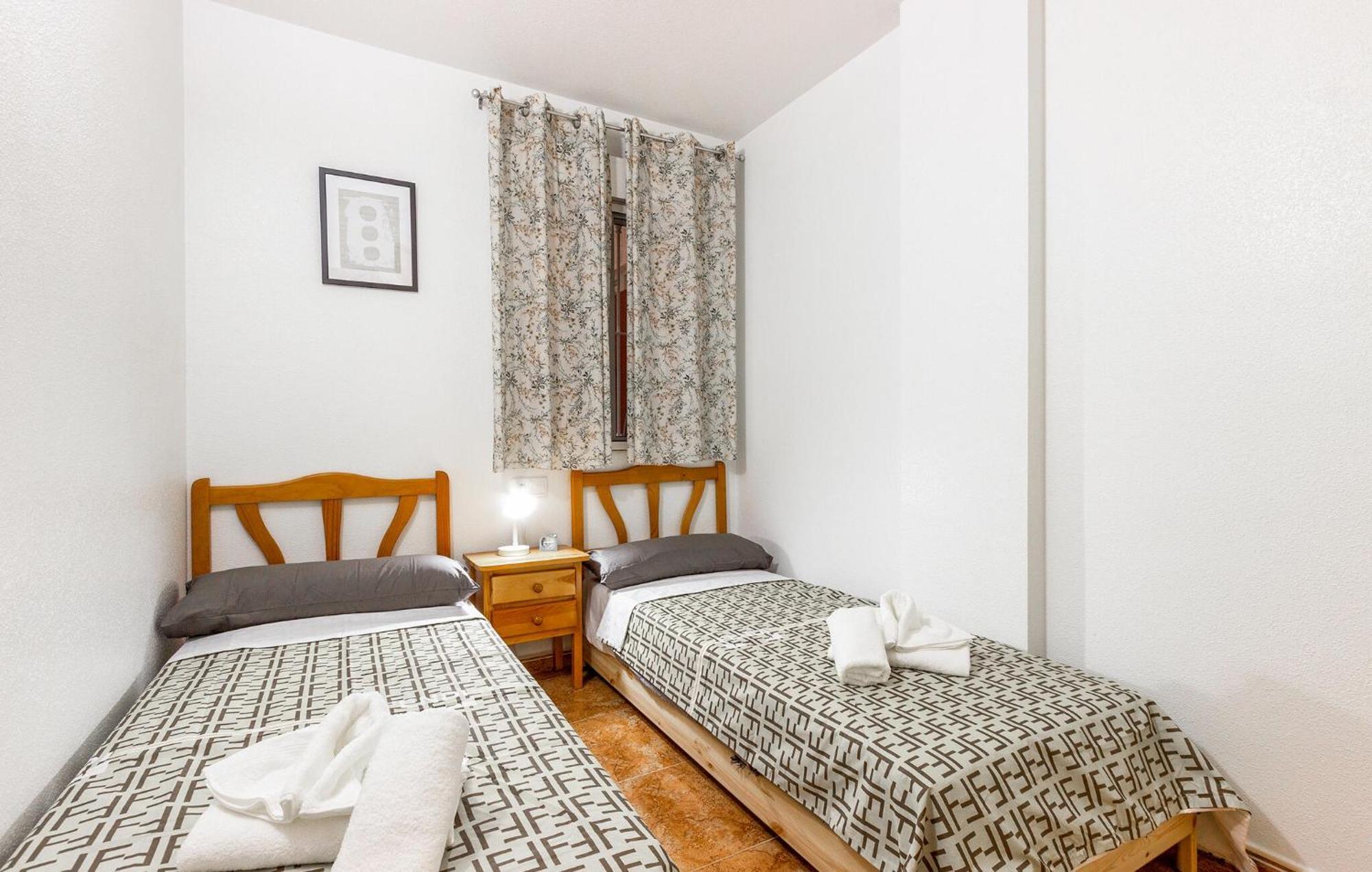 Amazing Apartment In Torrevieja With Kitchen Luaran gambar